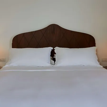 Sea Breeze Santorini Resort, Curio By Hilton 5*