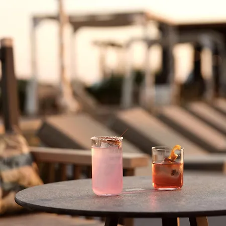 Üdülőközpont Sea Breeze Santorini Resort, Curio By Hilton Agios Georgios (Santorini)