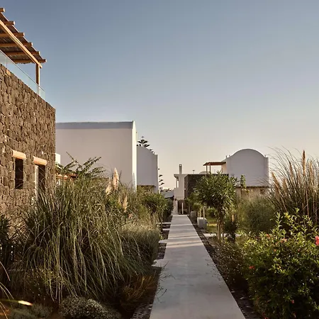 Üdülőközpont Sea Breeze Santorini Resort, Curio By Hilton 5*