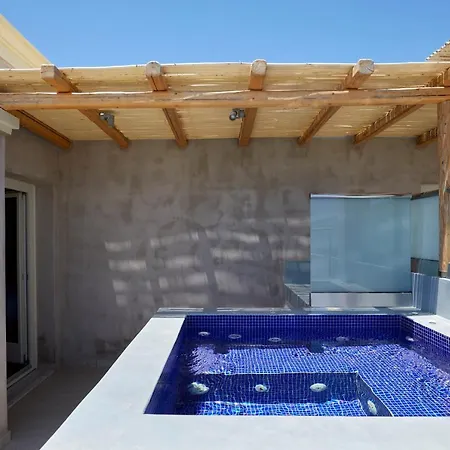 Sea Breeze Santorini Resort, Curio By Hilton Θέρετρο