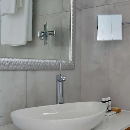 Θέρετρο Sea Breeze Santorini Resort, Curio By Hilton