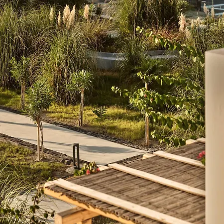 Θέρετρο Sea Breeze Santorini Resort, Curio By Hilton 5*