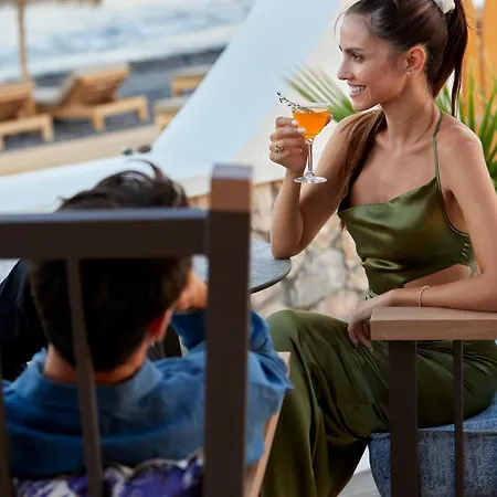 Θέρετρο Sea Breeze Santorini Resort, Curio By Hilton Agios Georgios (Santorini)