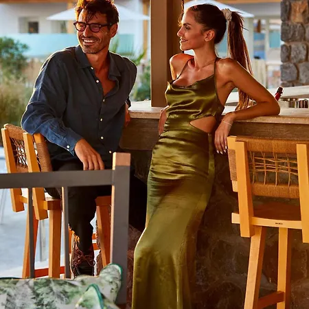 Sea Breeze Santorini Resort, Curio By Hilton Θέρετρο
